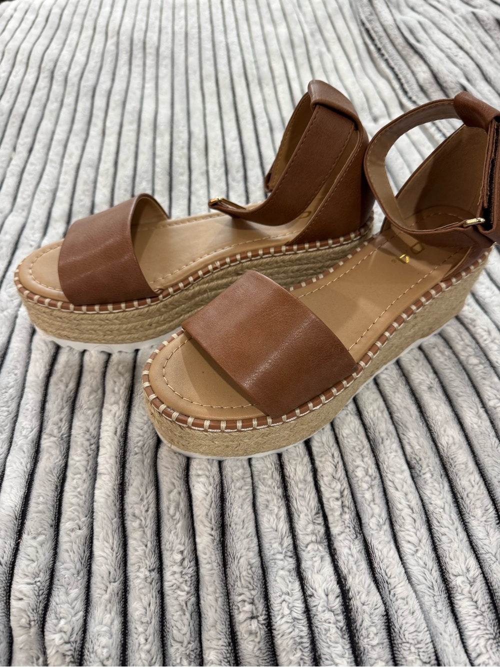 Soda Women’s Brown Espadrille Platform Sandals 6.5